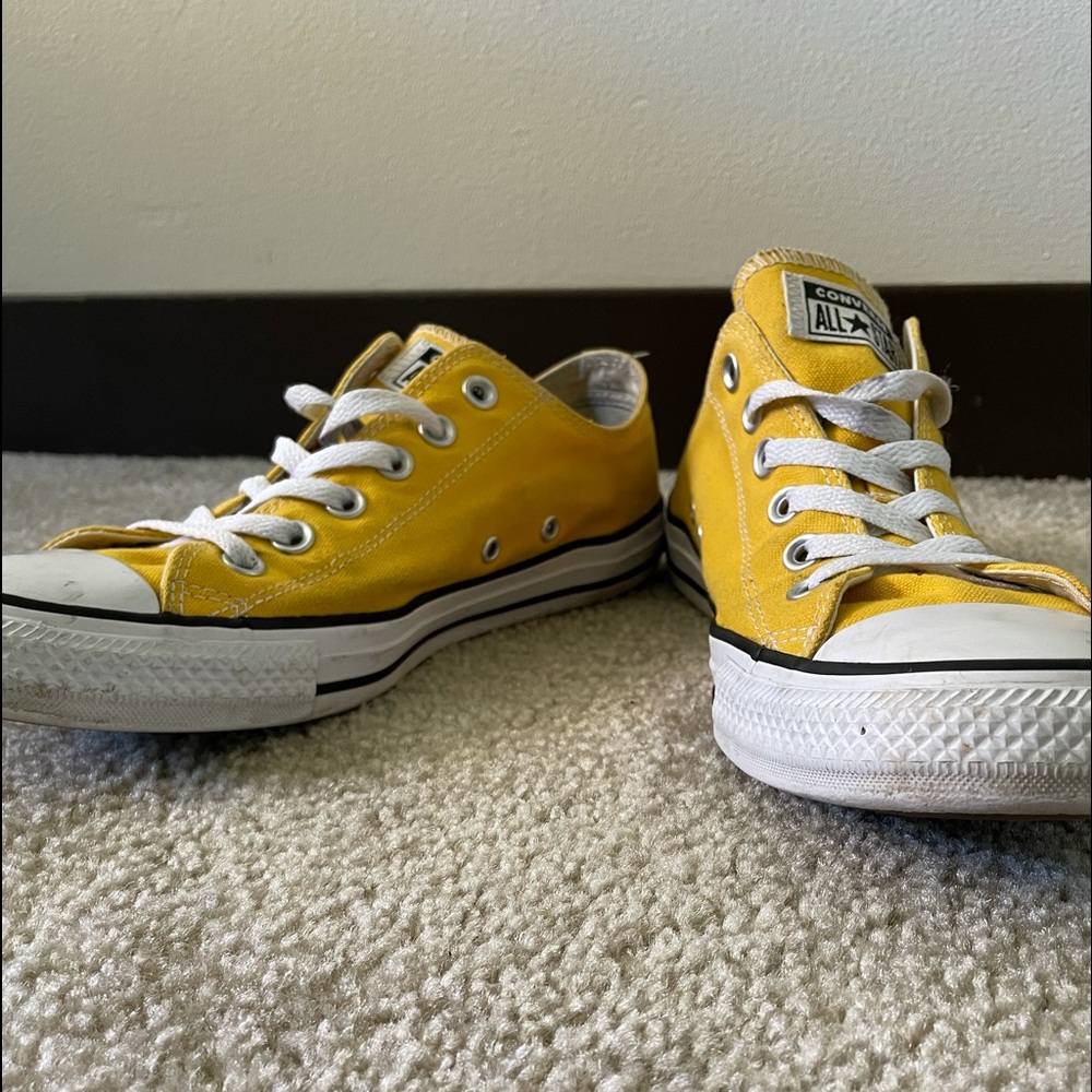 Yellow converse all stars low tops